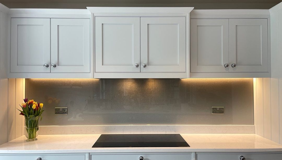 Блестящие скинали в один тон с подсветкой