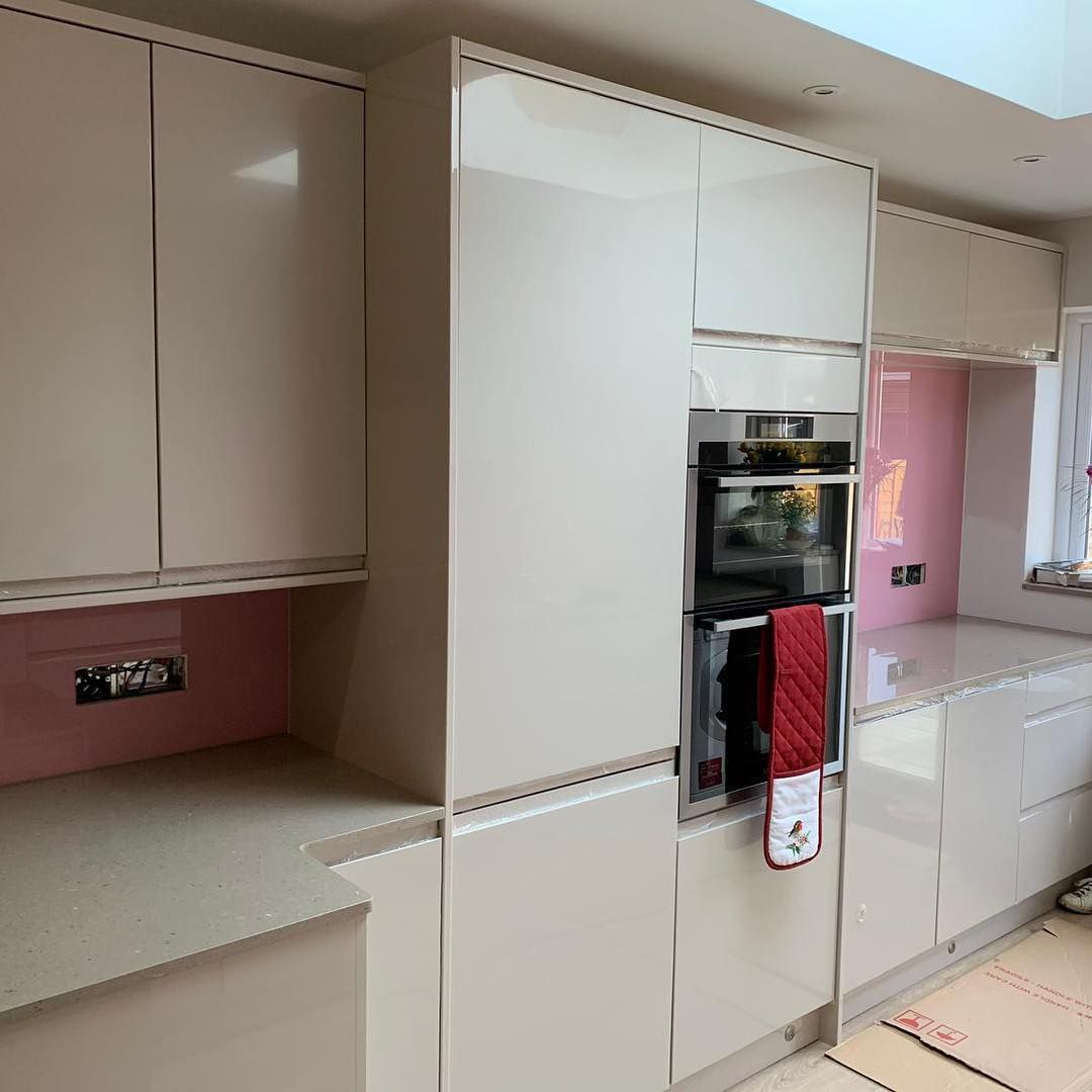 Однотонные скинали. Розовый цвет по каталогу NCS