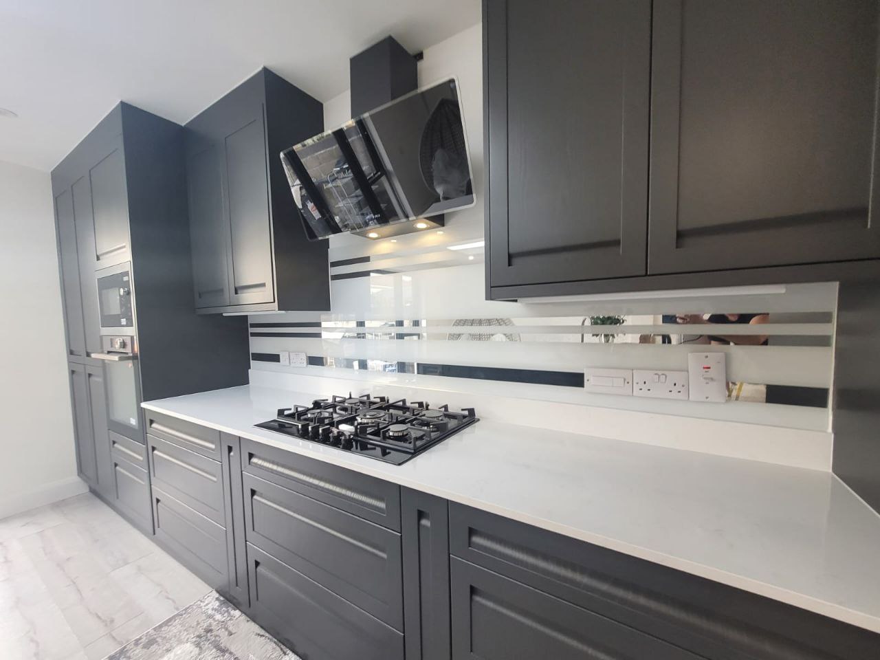 Скинали с зеркальными полосками с разными фонами