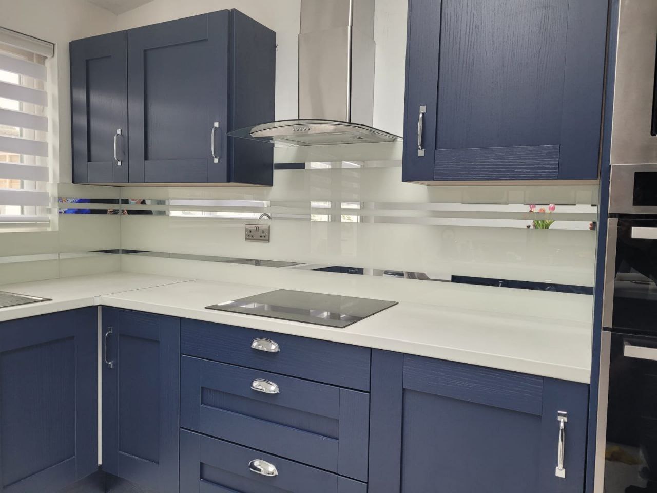 Скинали с зеркальными полосками с разными фонами