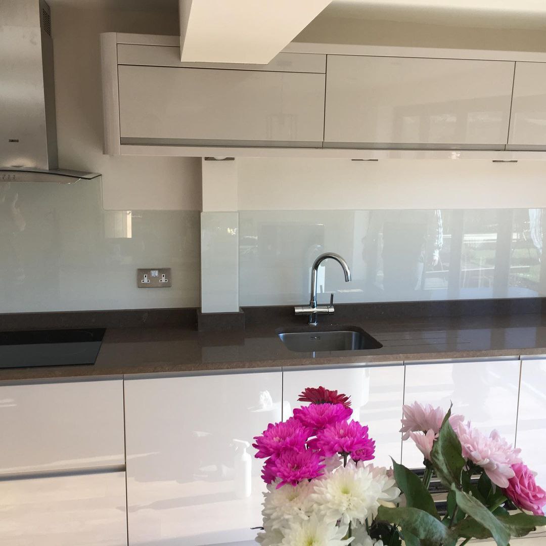 Однотонные скинали. Белый цвет по каталогу RAL.