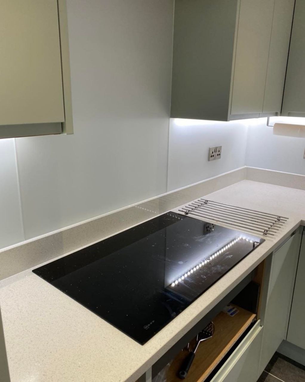 Однотонные скинали. Белый цвет по каталогу RAL.