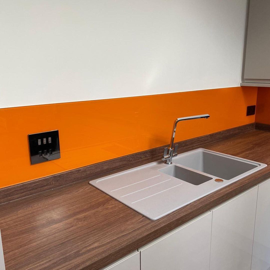 Однотонная скинали. Оранжевый цвет по каталогу RAL. 