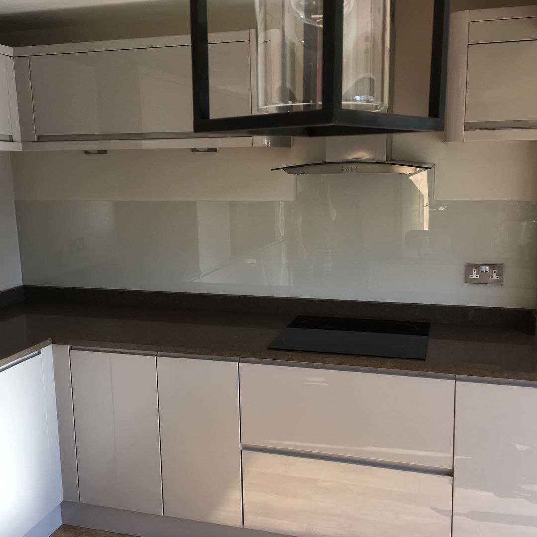 Однотонные скинали. Белый цвет по каталогу RAL.