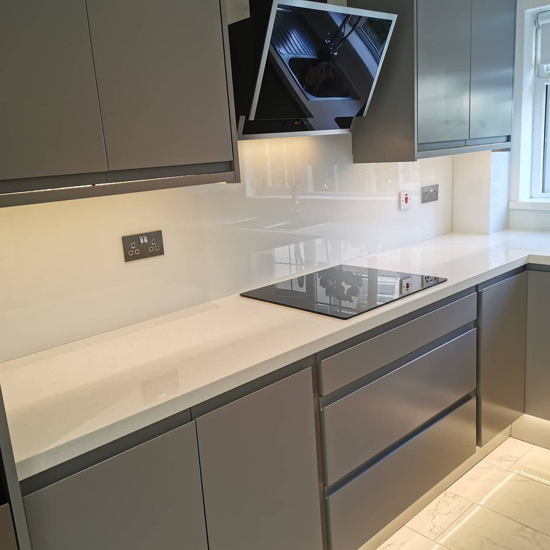 Однотонные скинали. Белый цвет по каталогу RAL.