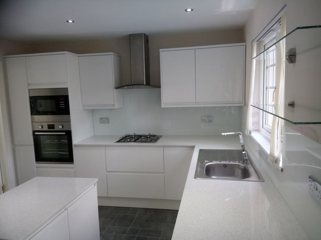 Однотонные скинали. Белый цвет по каталогу RAL.