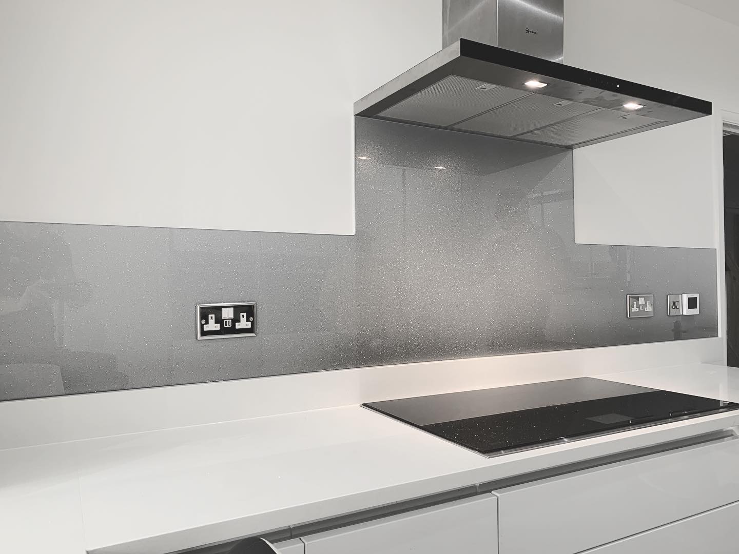 Блестящие скинали в один тон с подсветкой