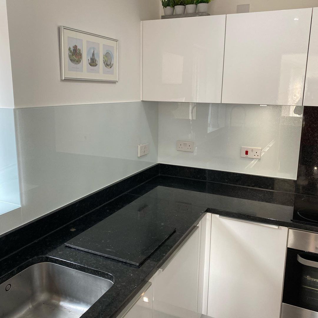 Однотонные скинали. Белый цвет по каталогу RAL.