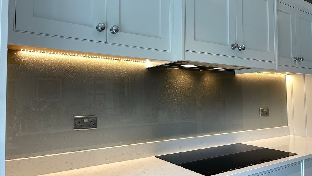 Блестящие скинали в один тон с подсветкой