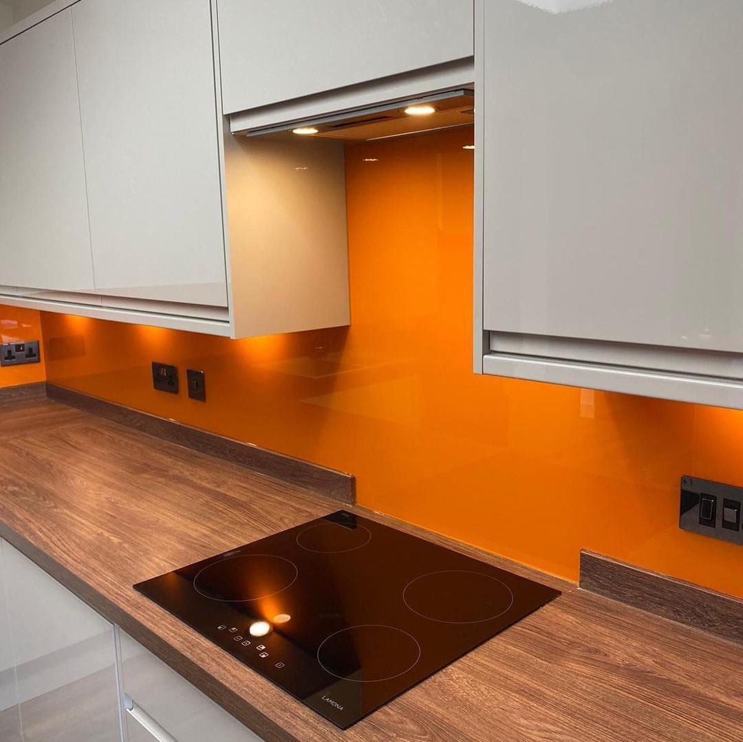 Однотонная скинали. Оранжевый цвет по каталогу RAL. 