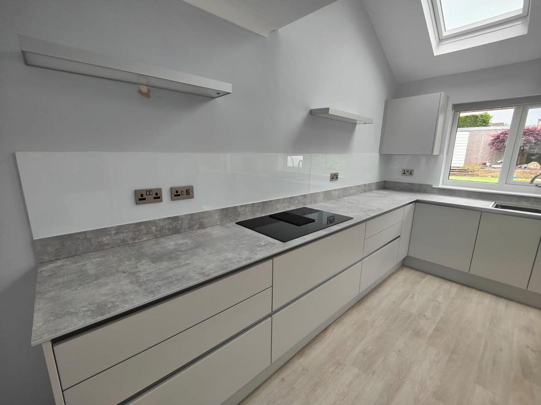 Однотонные скинали. Белый цвет по каталогу RAL.