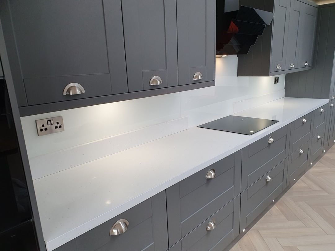 Однотонные скинали. Белый цвет по каталогу RAL.