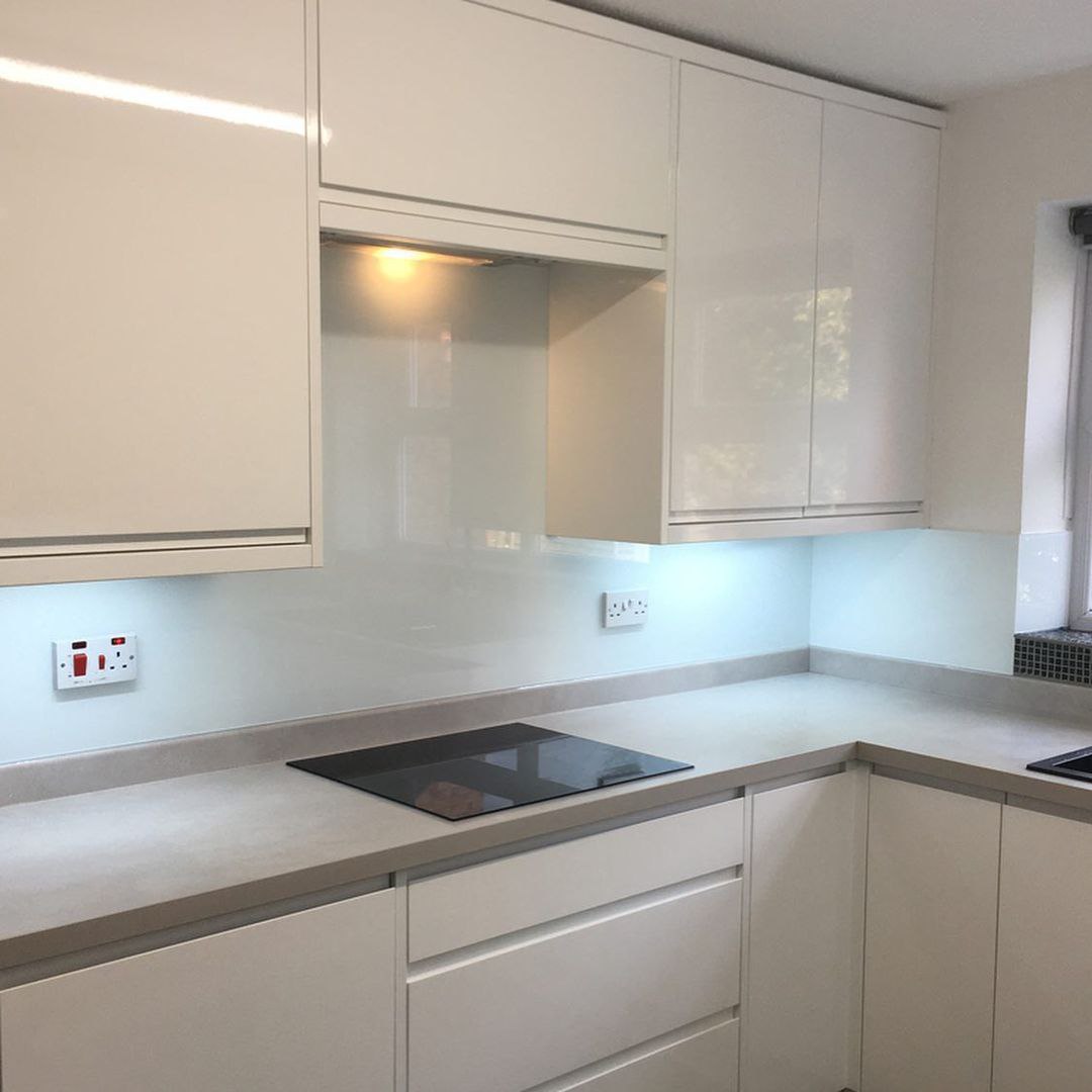 Однотонные скинали. Белый цвет по каталогу RAL.