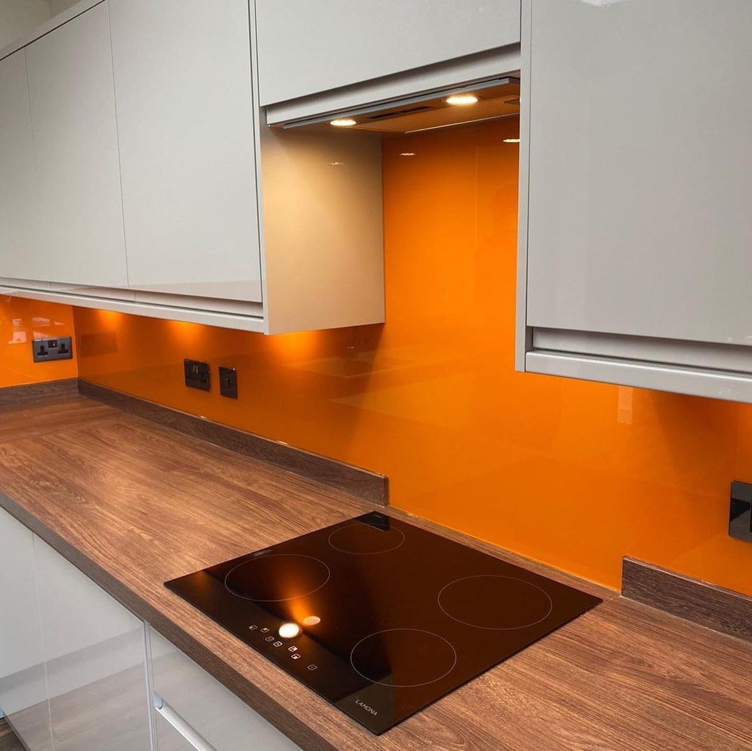 Однотонная скинали. Оранжевый цвет по каталогу RAL. 