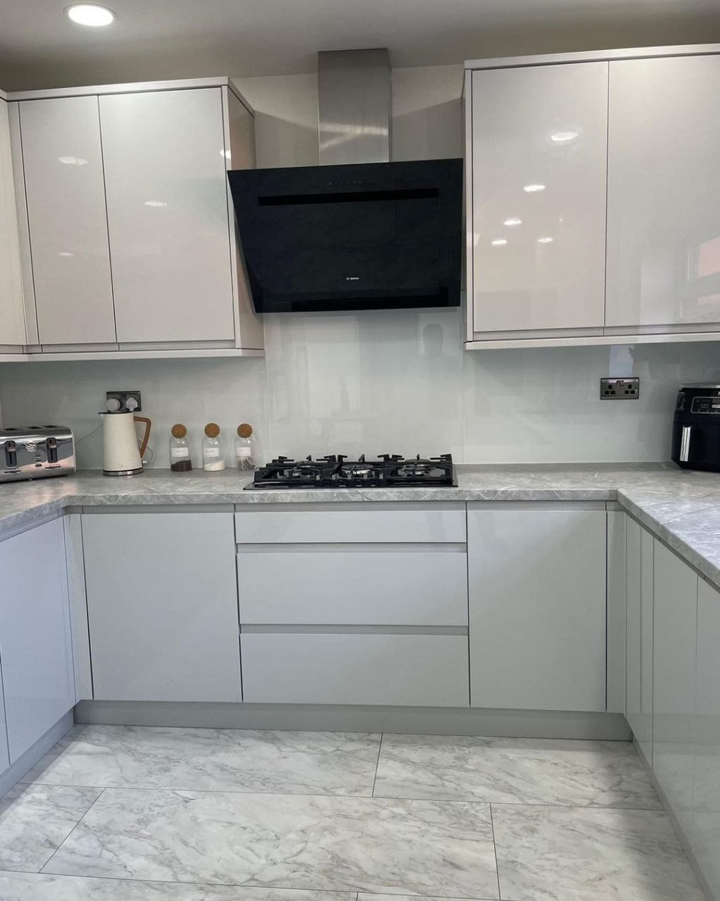 Однотонные скинали. Белый цвет по каталогу RAL.