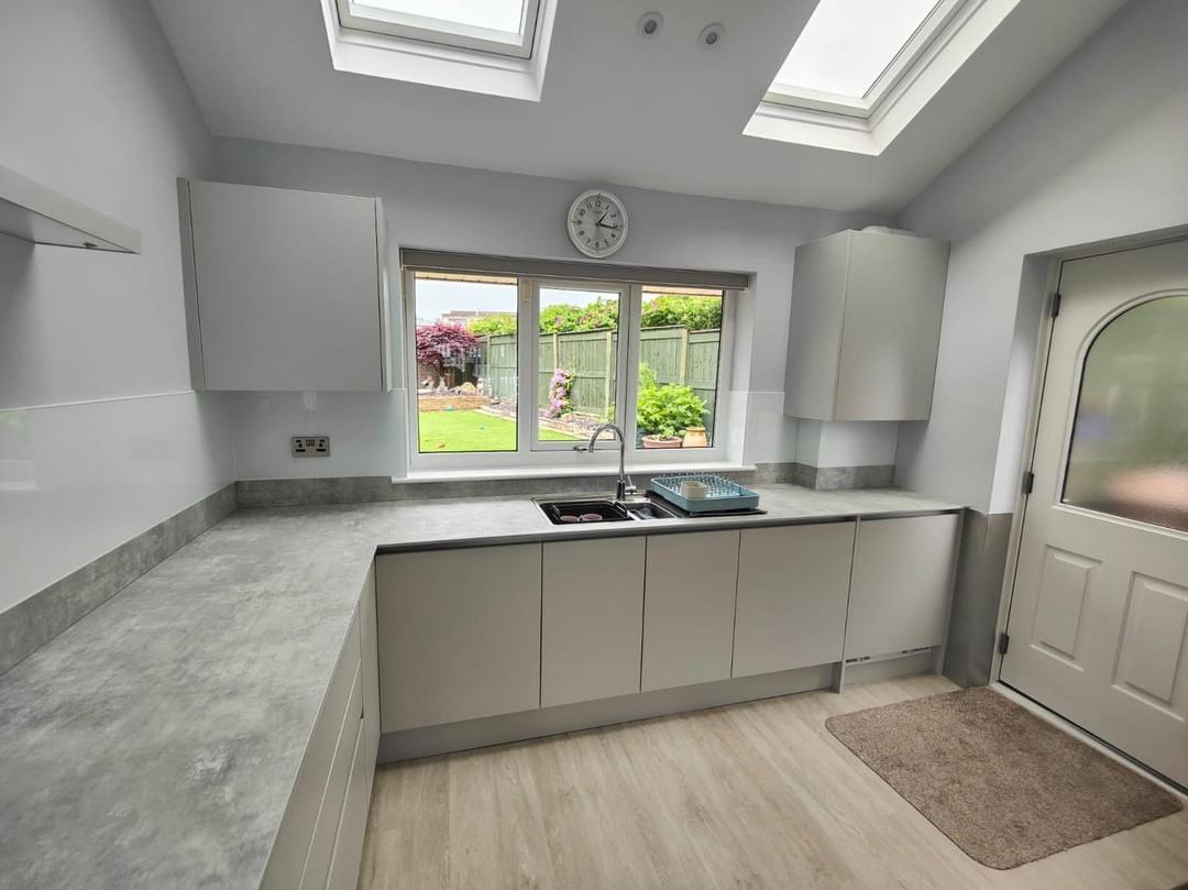 Однотонные скинали. Белый цвет по каталогу RAL.