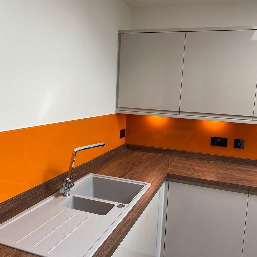 Однотонная скинали. Оранжевый цвет по каталогу RAL. 